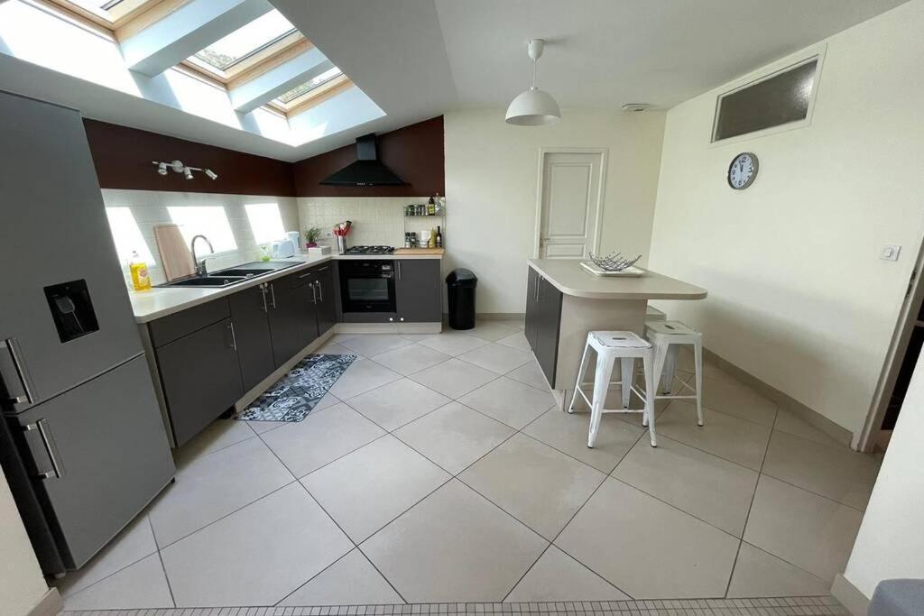Superbe Appartement Avec 2 Chambres - 9 Personnes - Parking Prive Tournon-sur-Rhone Eksteriør billede
